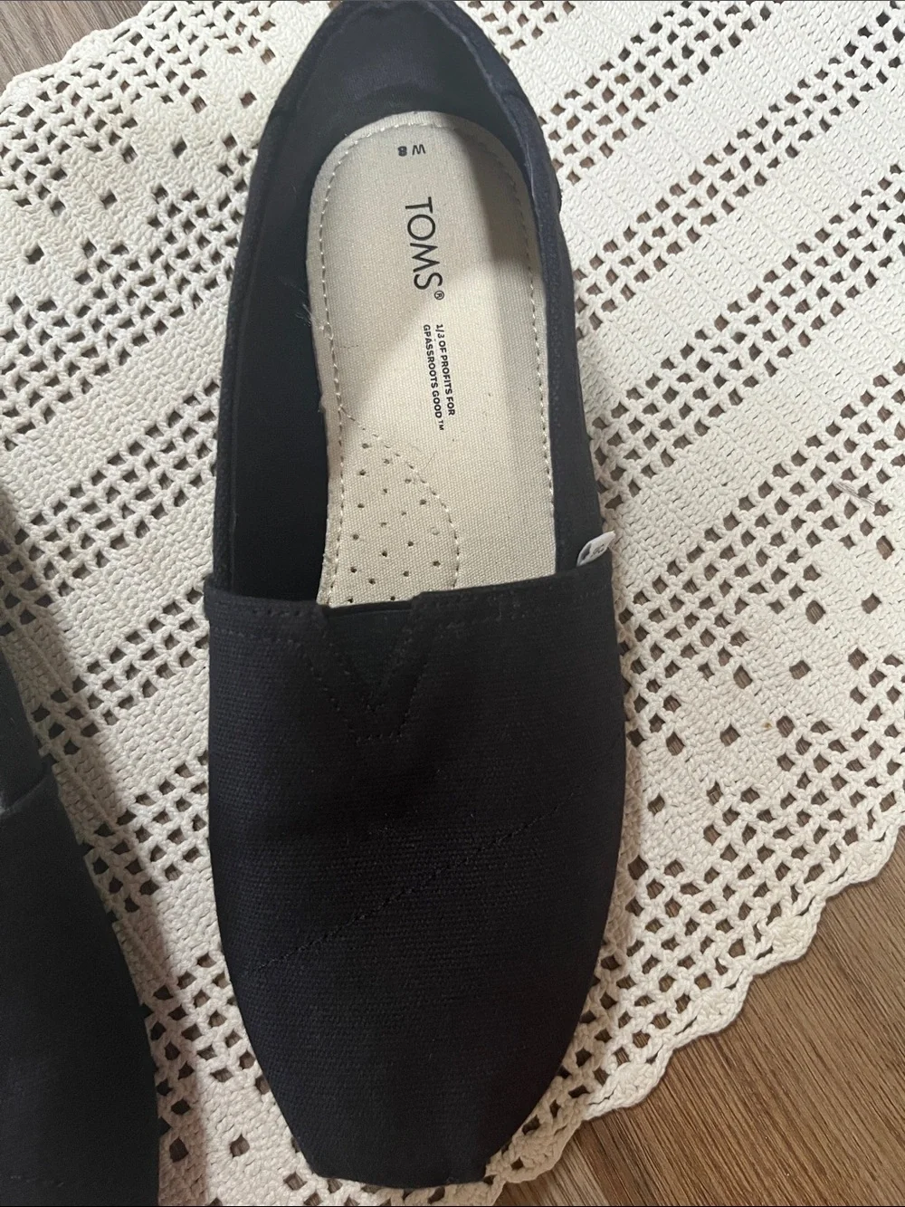Toms women’s Slip-On Sneakers in Black size 8 NWOB